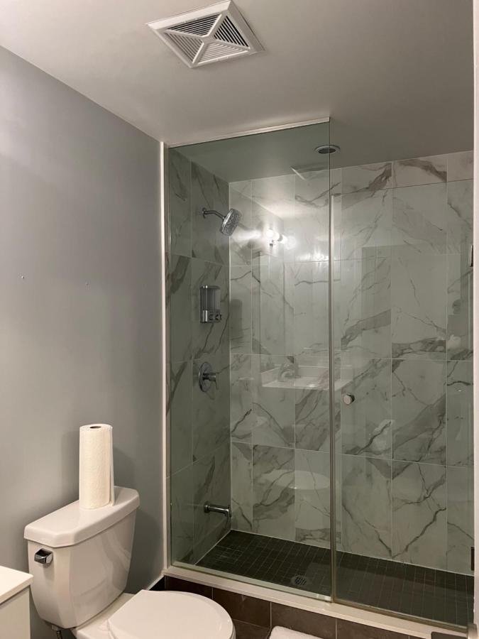 1 Bedroom Waterfront Condo Торонто Екстер'єр фото