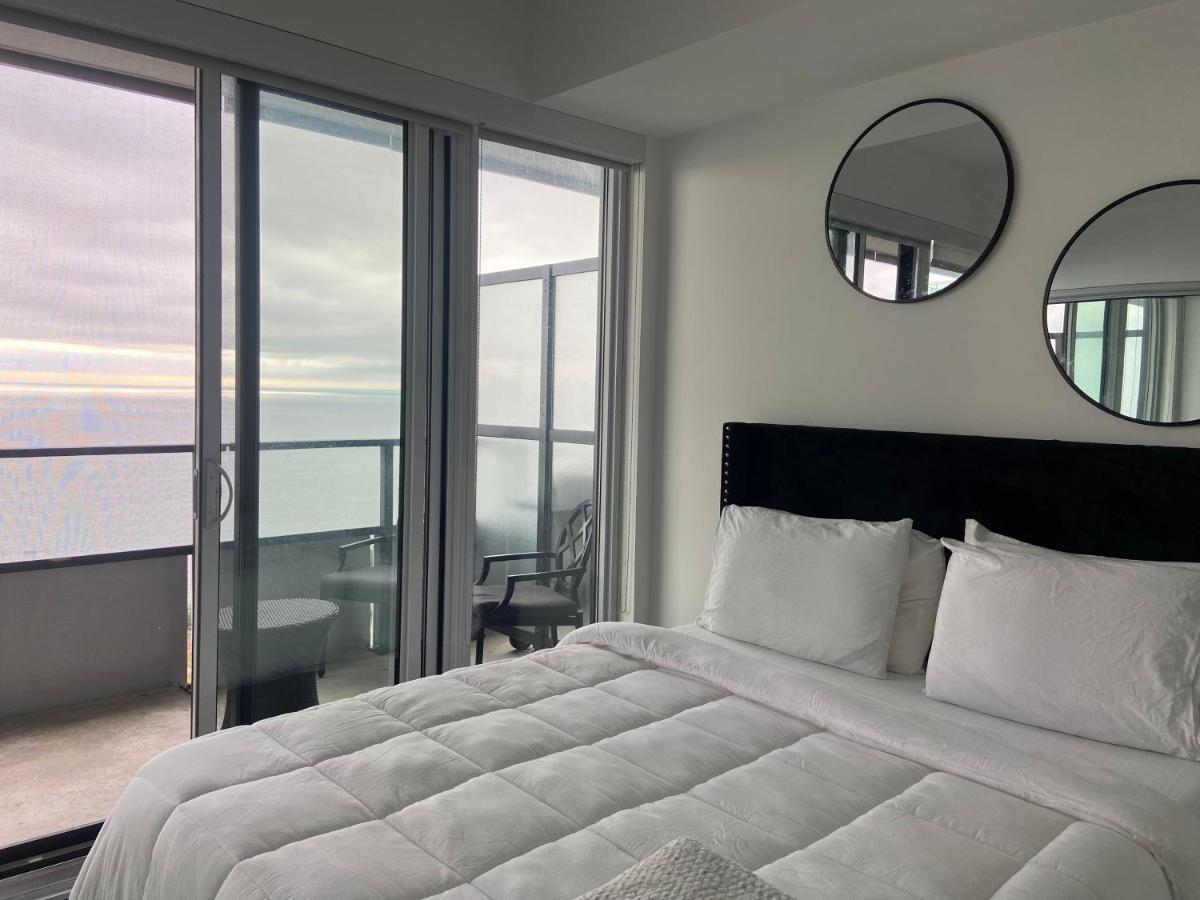 1 Bedroom Waterfront Condo Торонто Екстер'єр фото